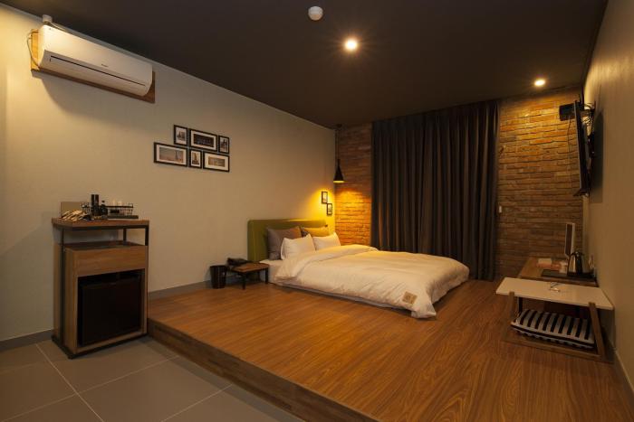 hotel gray