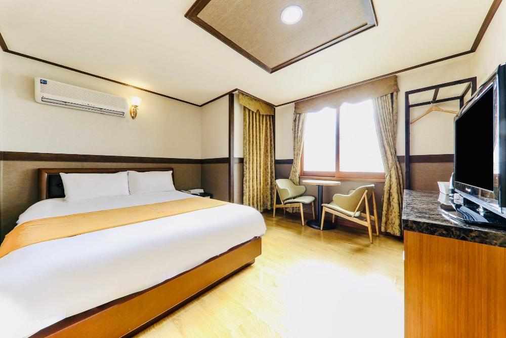 gallery hotel be