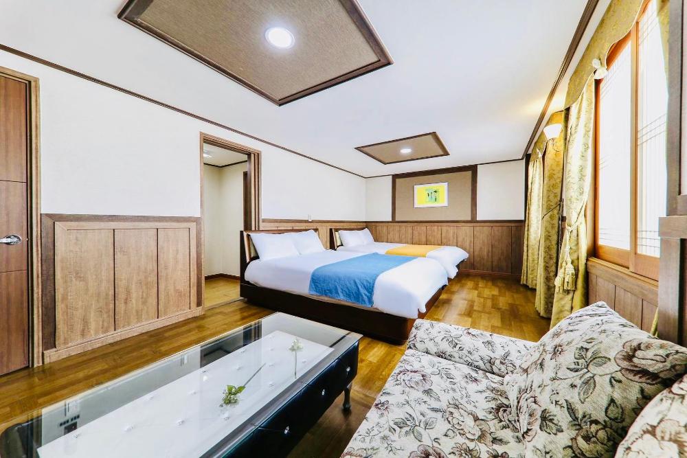 gallery hotel be