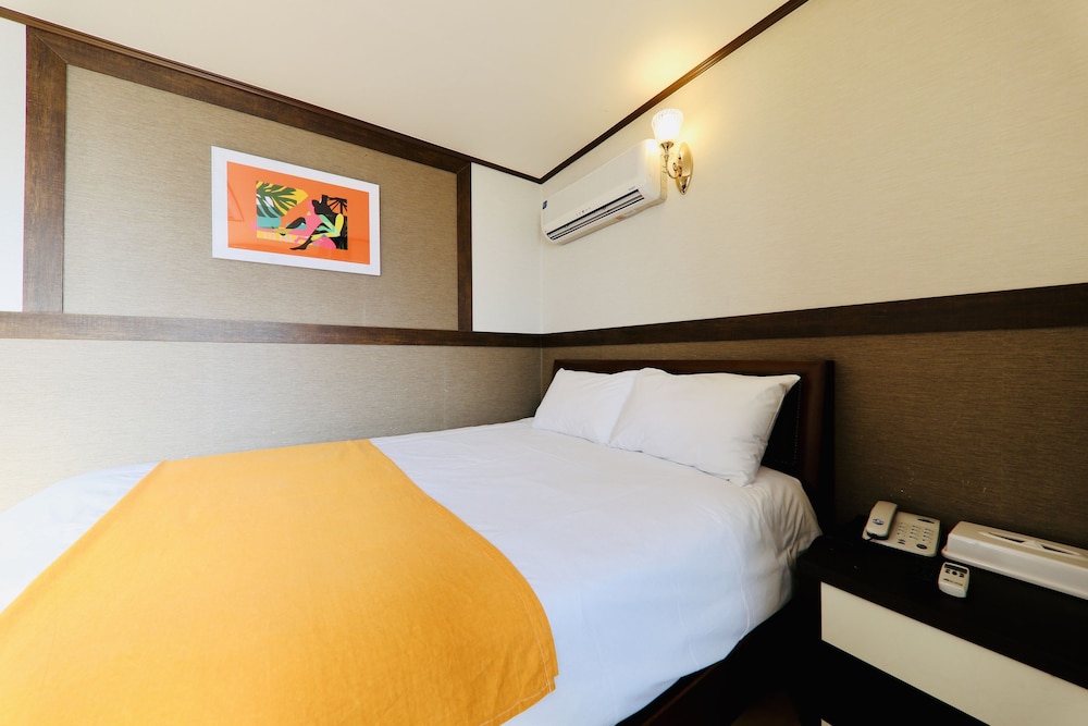gallery hotel be