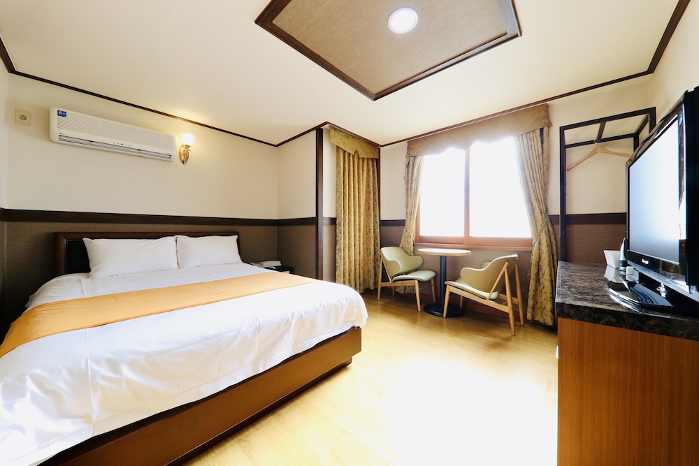 gallery hotel be