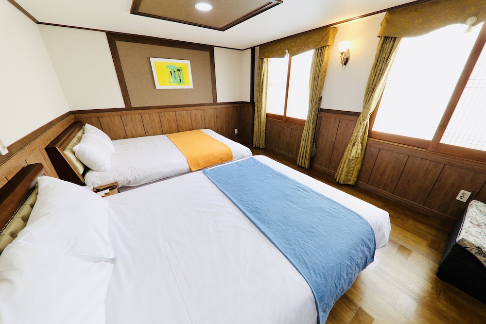 gallery hotel be
