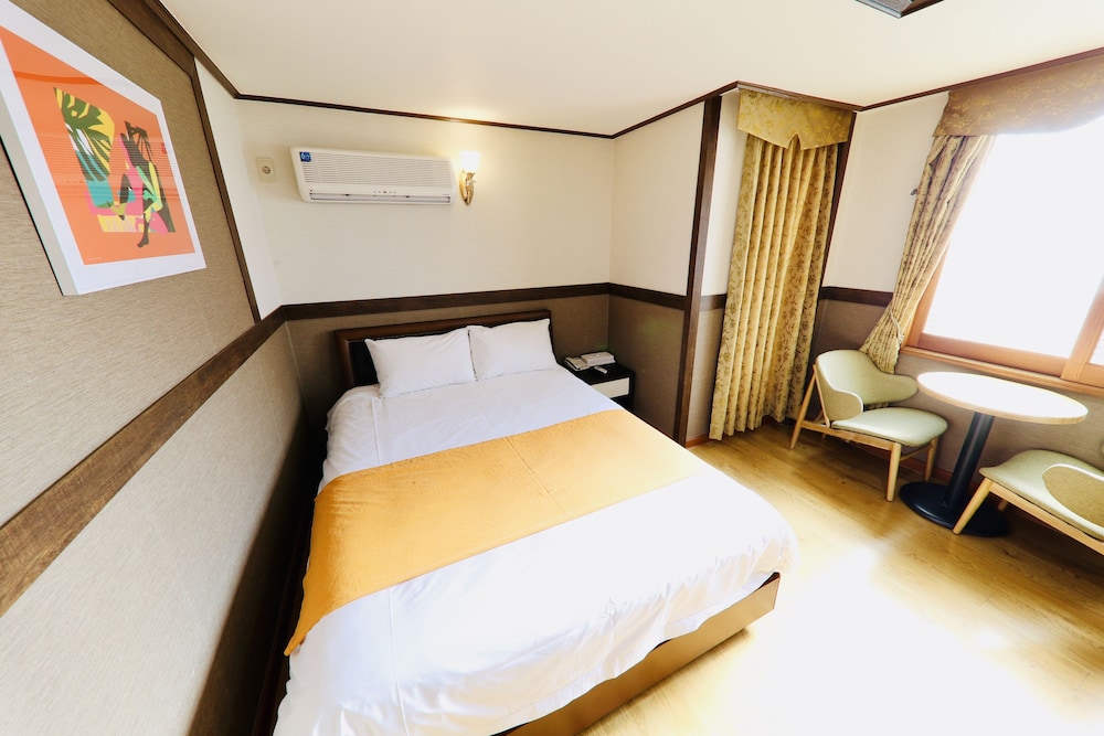 gallery hotel be