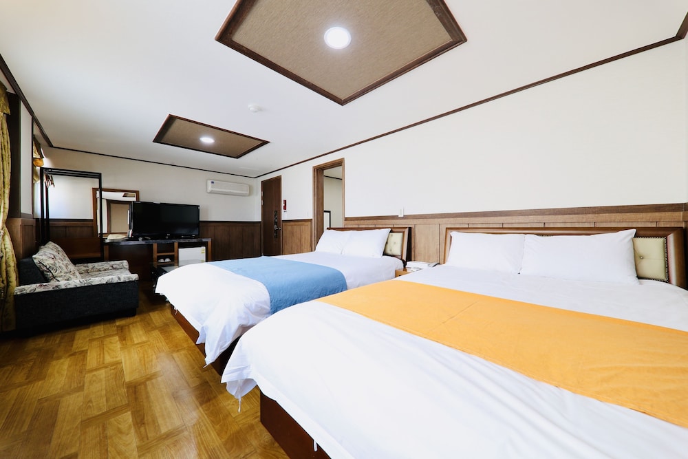 gallery hotel be