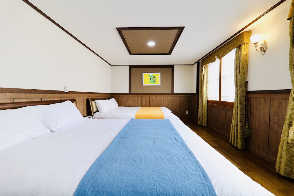 gallery hotel be