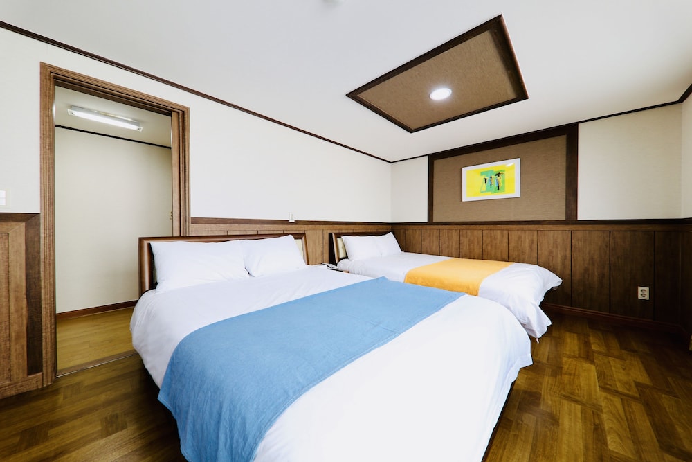 gallery hotel be