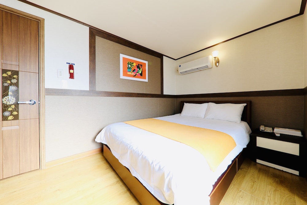 gallery hotel be