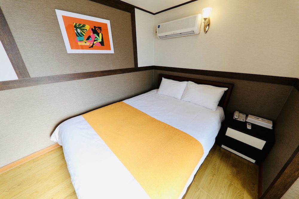 gallery hotel be
