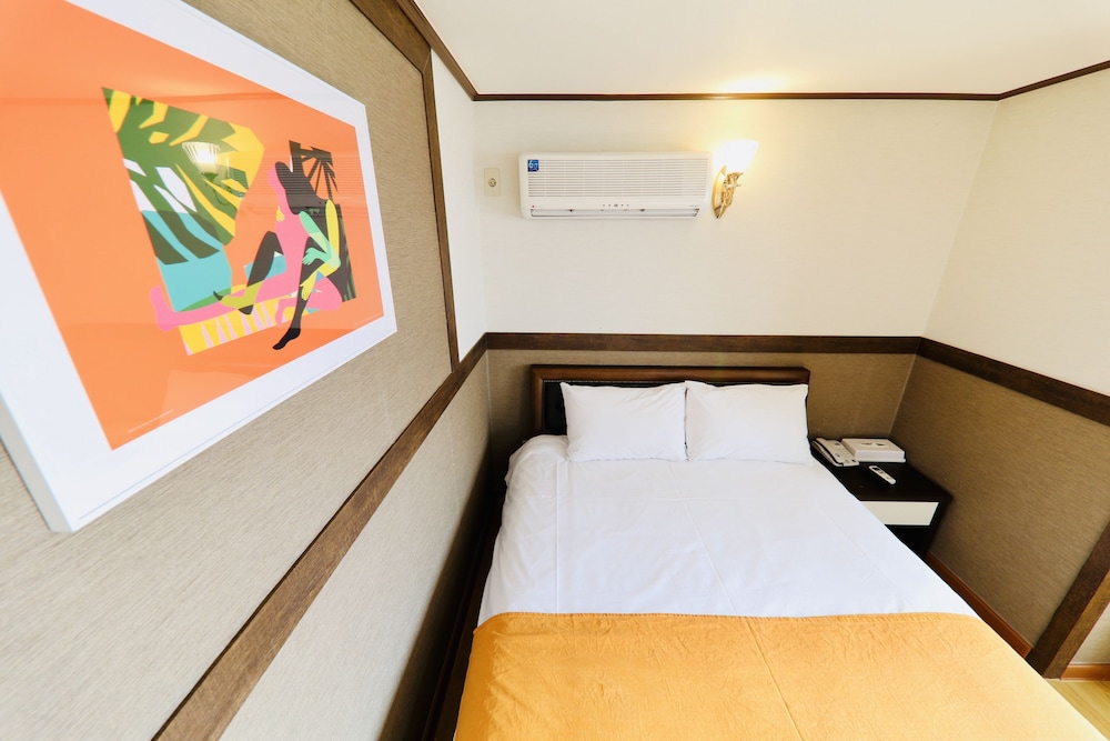 gallery hotel be