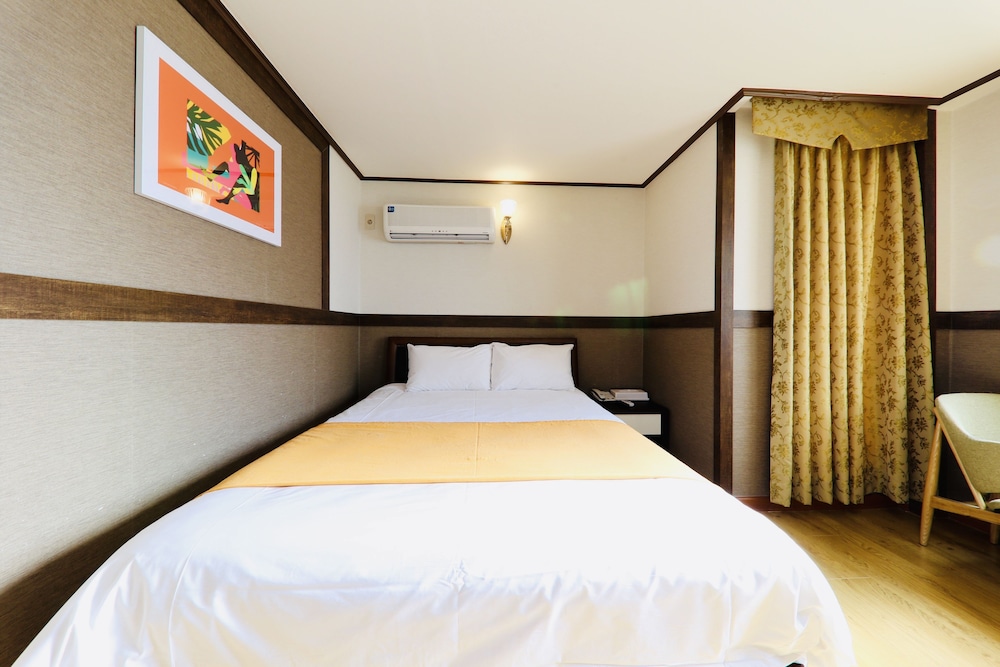 gallery hotel be