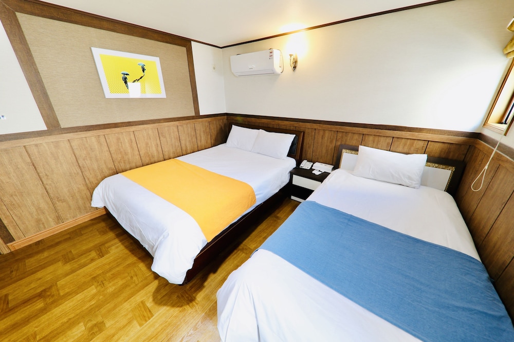 gallery hotel be
