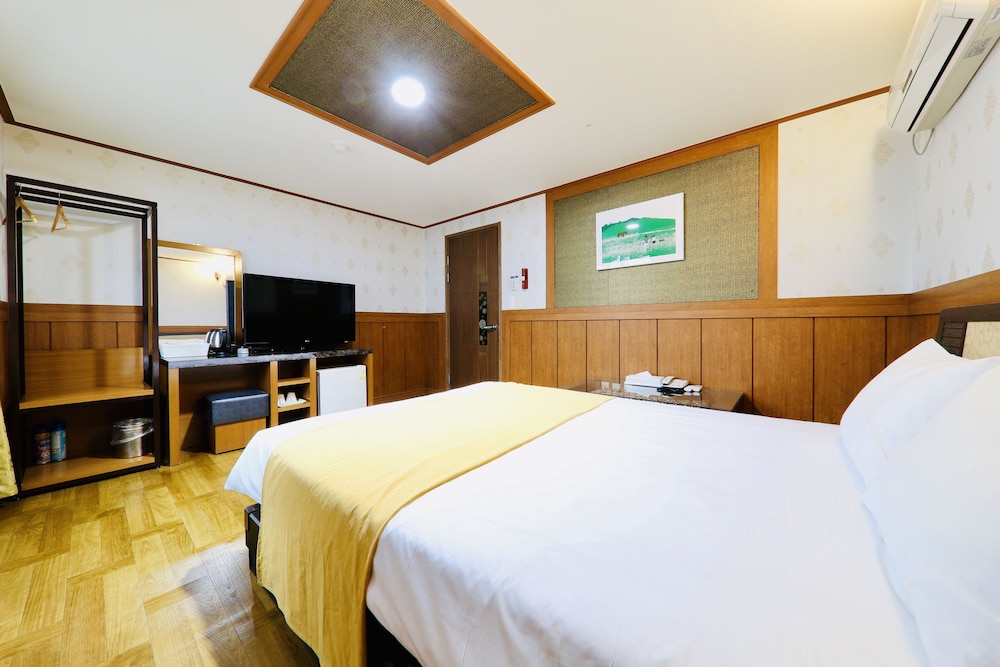 gallery hotel be