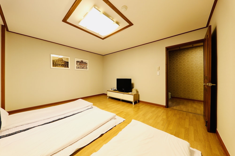 gallery hotel be