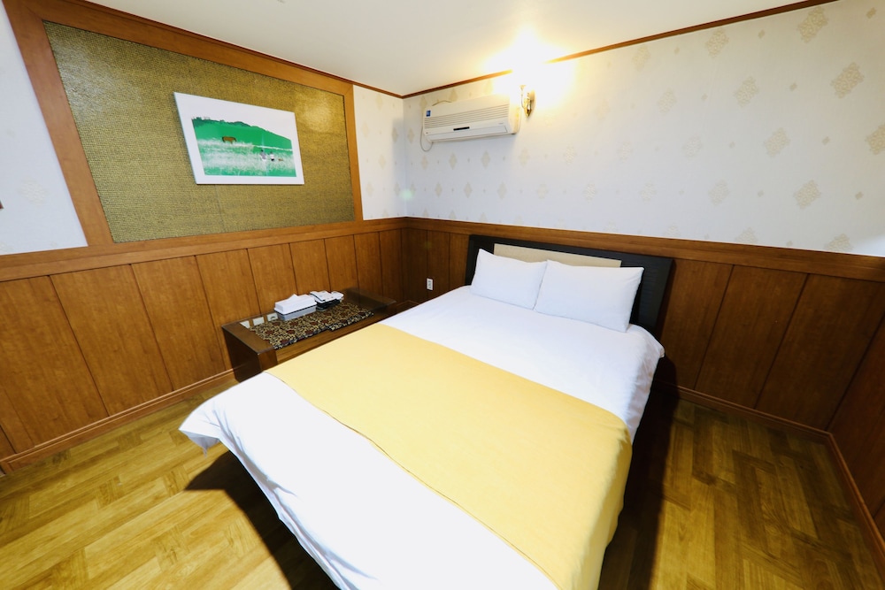 gallery hotel be