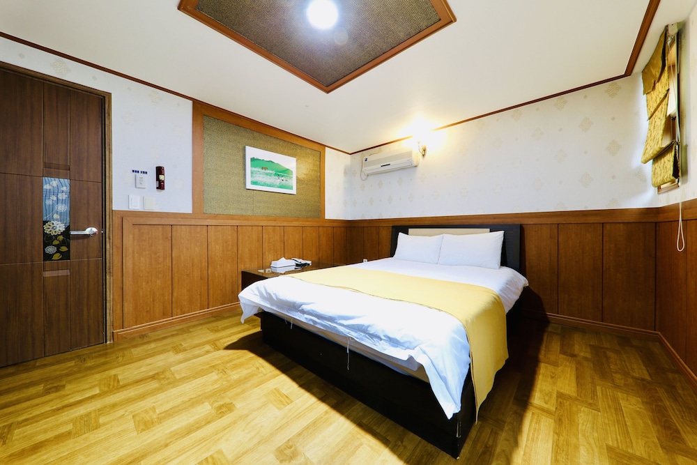 gallery hotel be