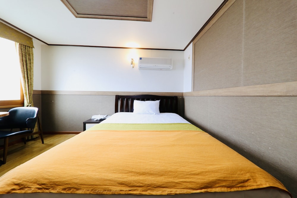 gallery hotel be