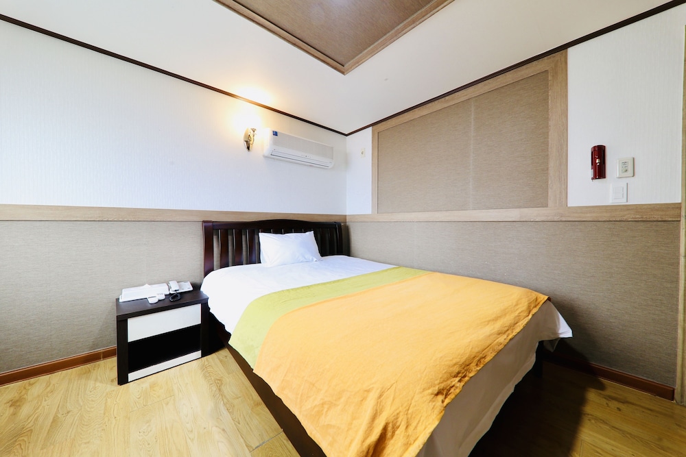 gallery hotel be