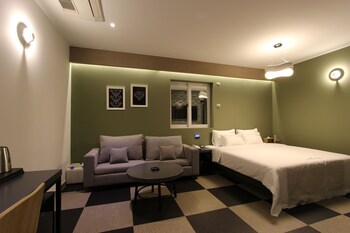 the zenith hotel
