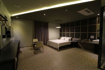 the zenith hotel