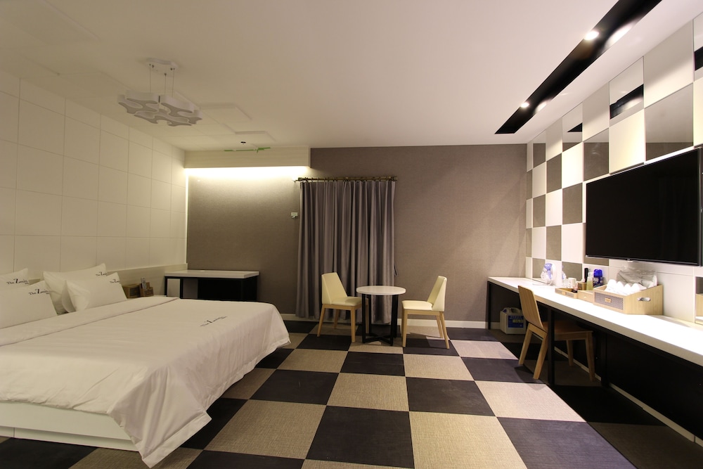 the zenith hotel