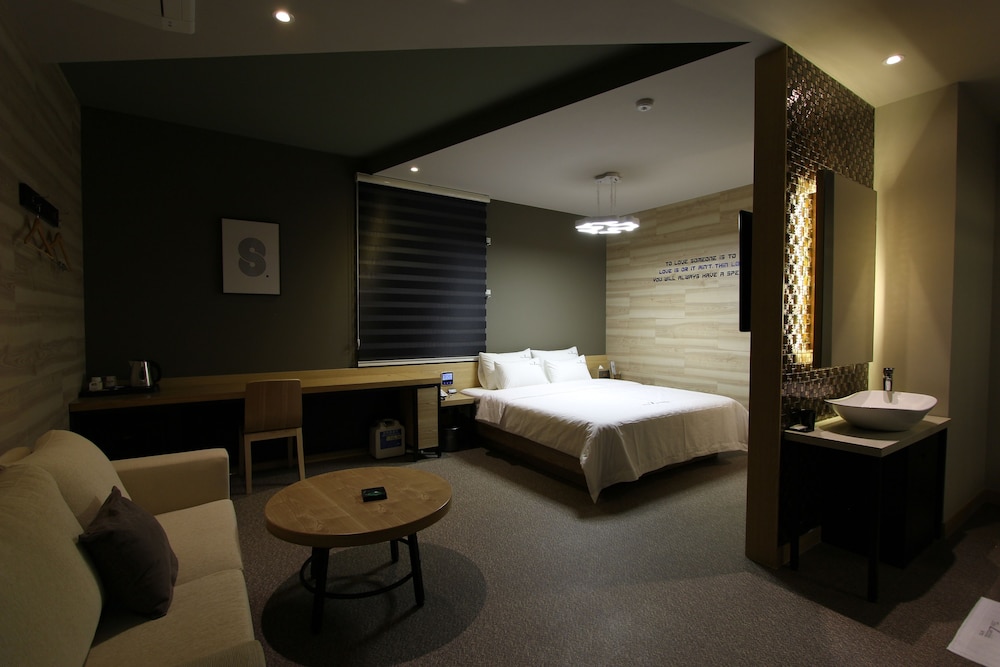 the zenith hotel