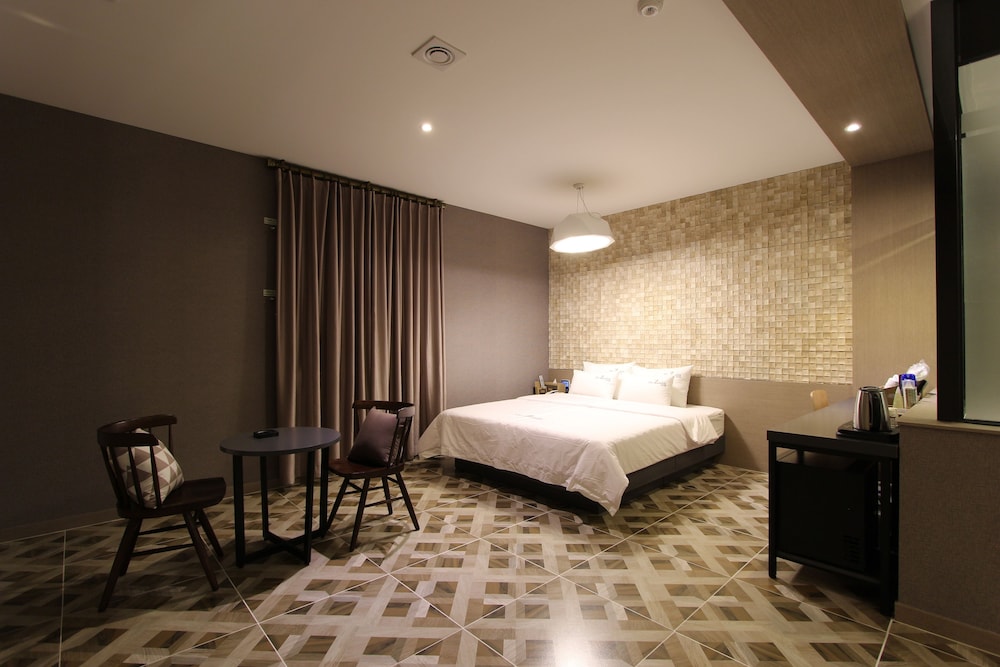 the zenith hotel