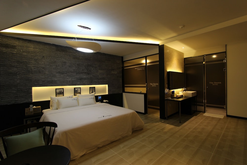 the zenith hotel