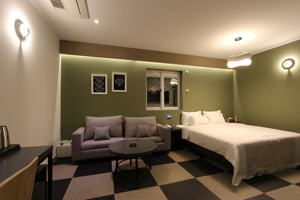 the zenith hotel