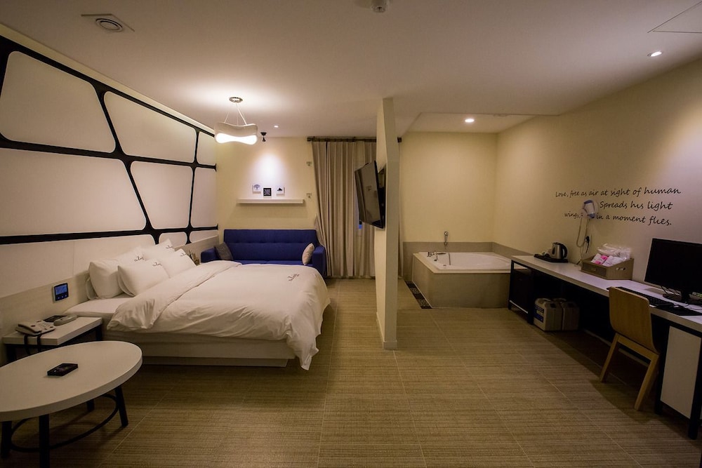 the zenith hotel