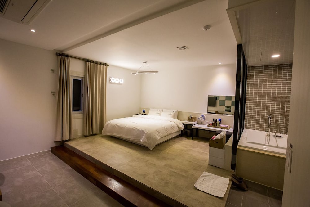 the zenith hotel