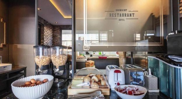 brown dot hotel beomil