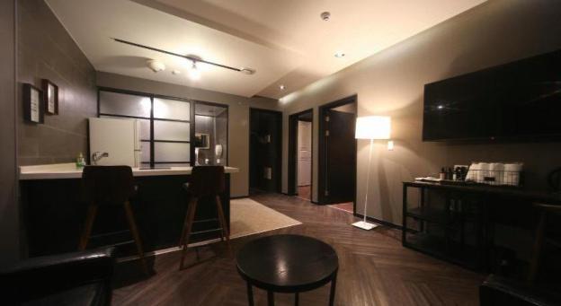 brown dot hotel beomil