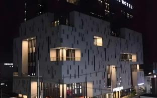 j square hotel