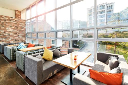 hotel thesoom forest