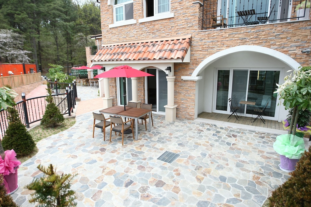 hotel thesoom forest