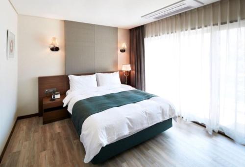 hotel thesoom forest