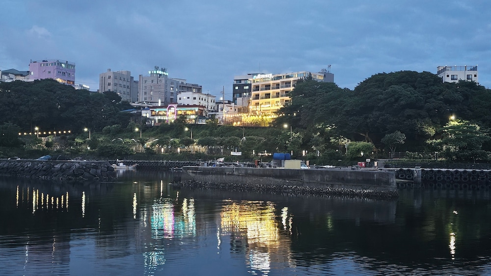 cheonjiyeon crystal hotel