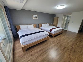 cheonjiyeon crystal hotel