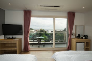 cheonjiyeon crystal hotel