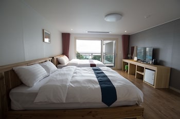 cheonjiyeon crystal hotel