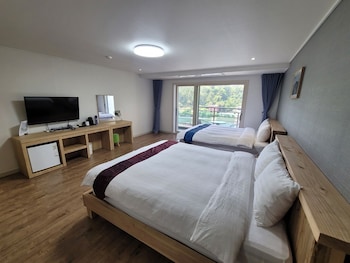 cheonjiyeon crystal hotel