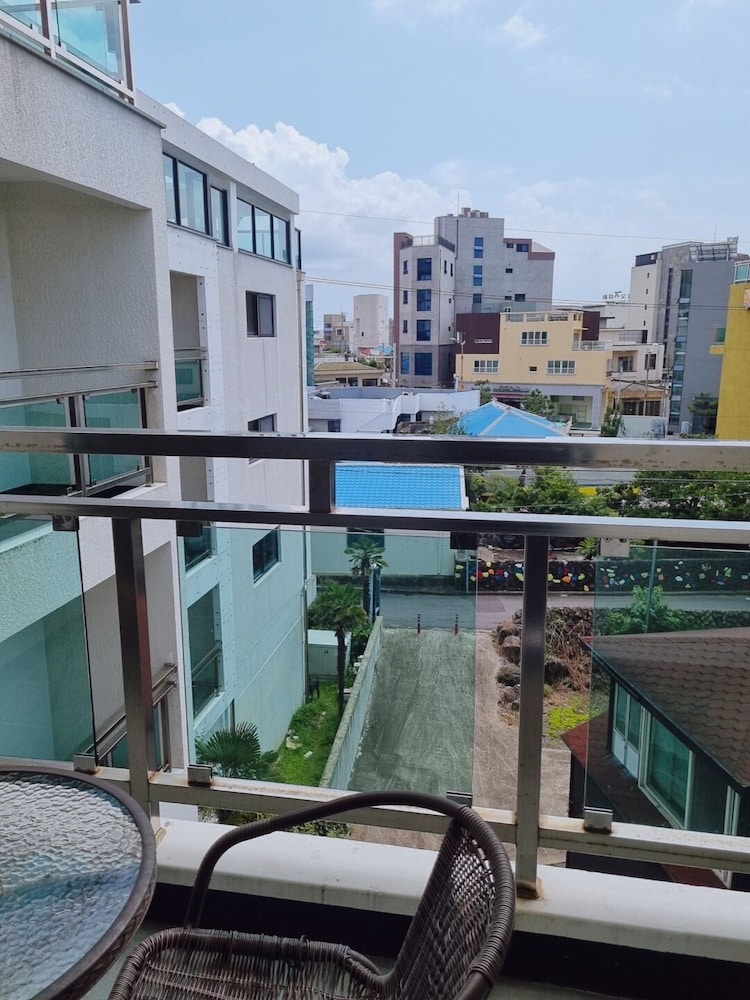 cheonjiyeon crystal hotel