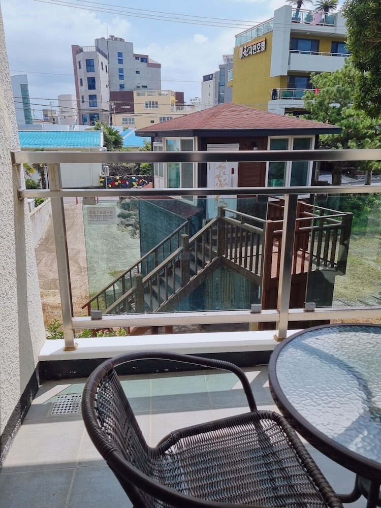 cheonjiyeon crystal hotel