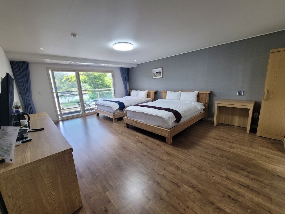 cheonjiyeon crystal hotel