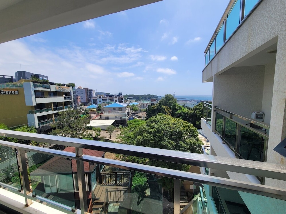 cheonjiyeon crystal hotel