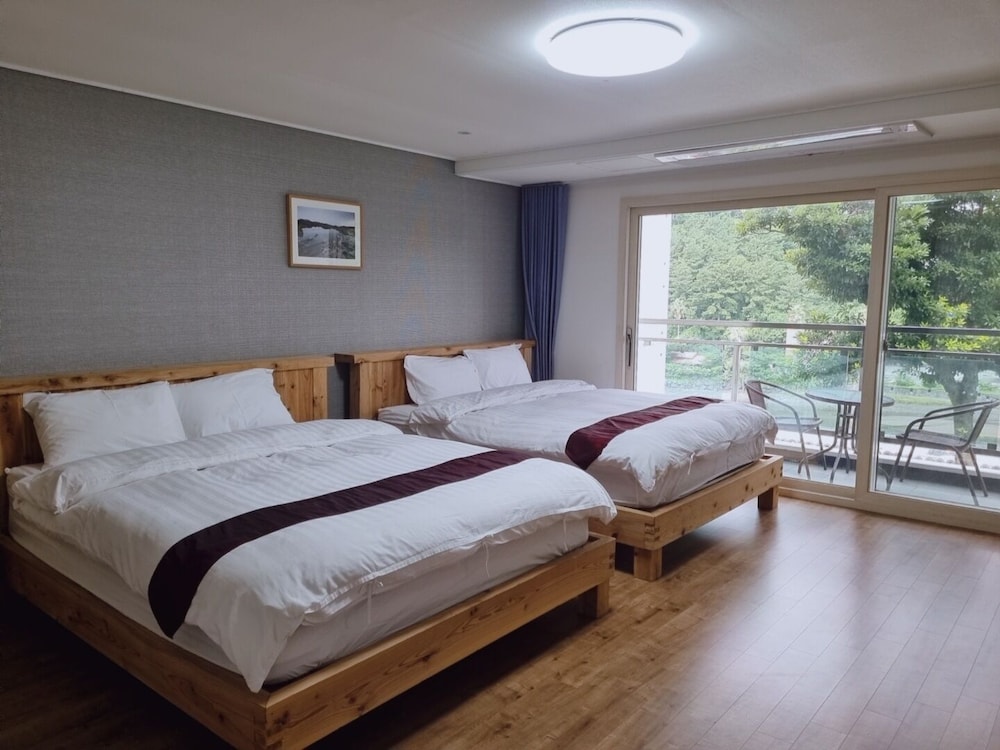 cheonjiyeon crystal hotel
