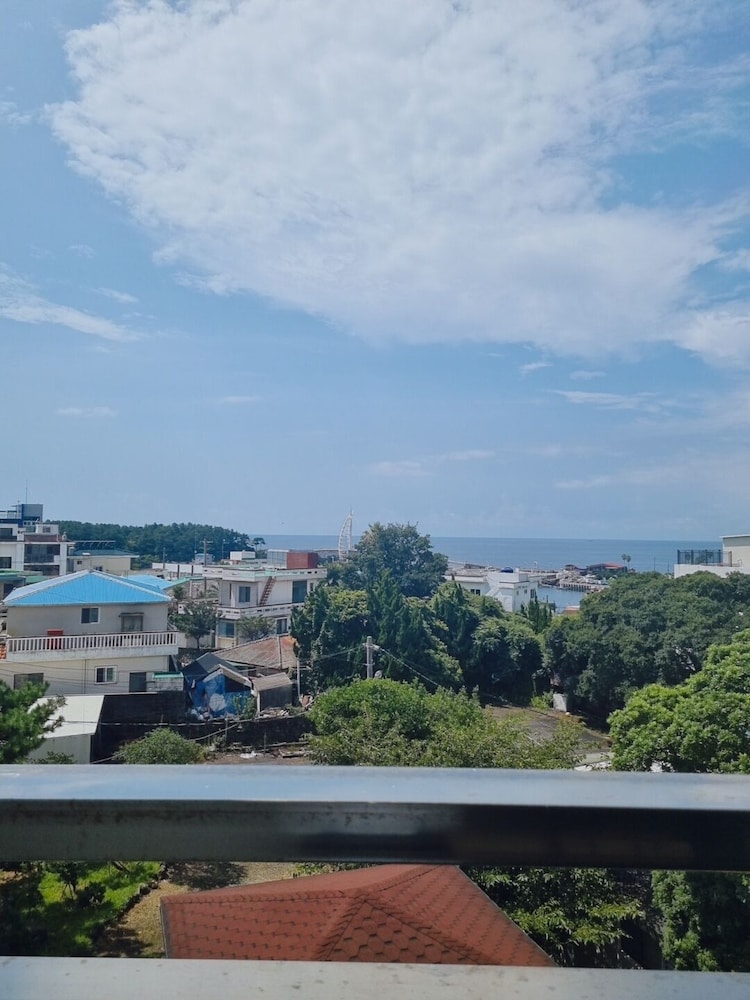 cheonjiyeon crystal hotel