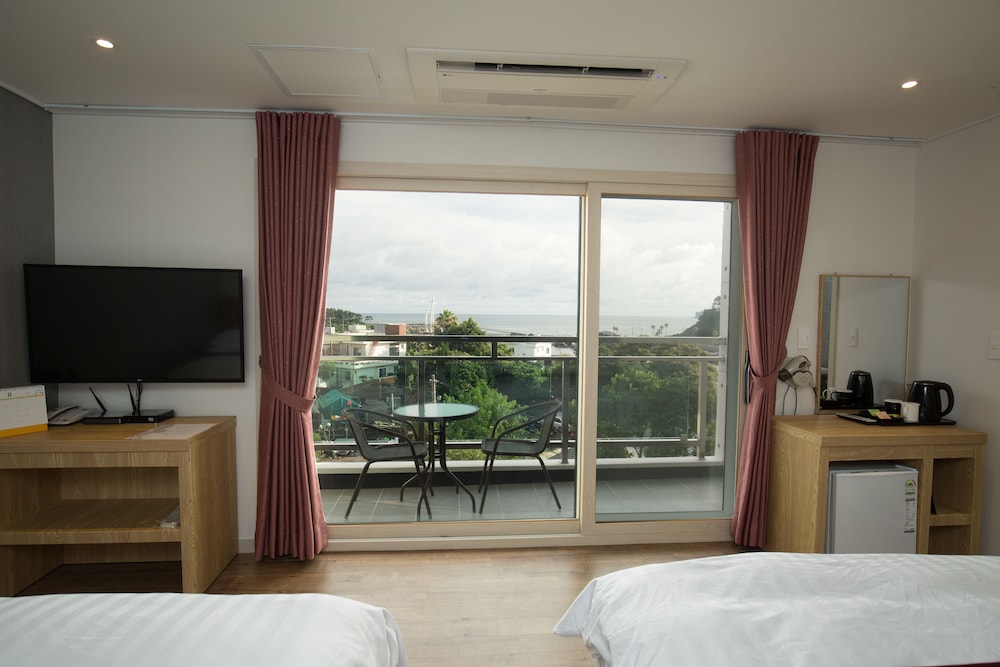 cheonjiyeon crystal hotel