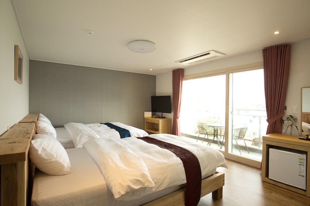 cheonjiyeon crystal hotel