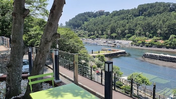 cheonjiyeon crystal hotel